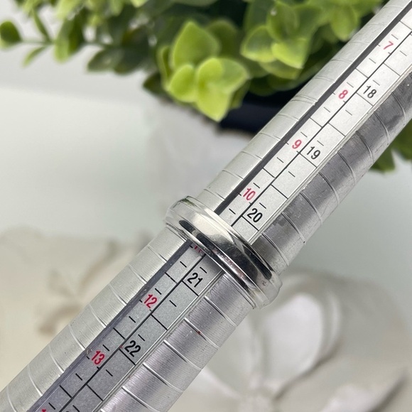 Mens Silver Band Ring - Picture 4 of 9